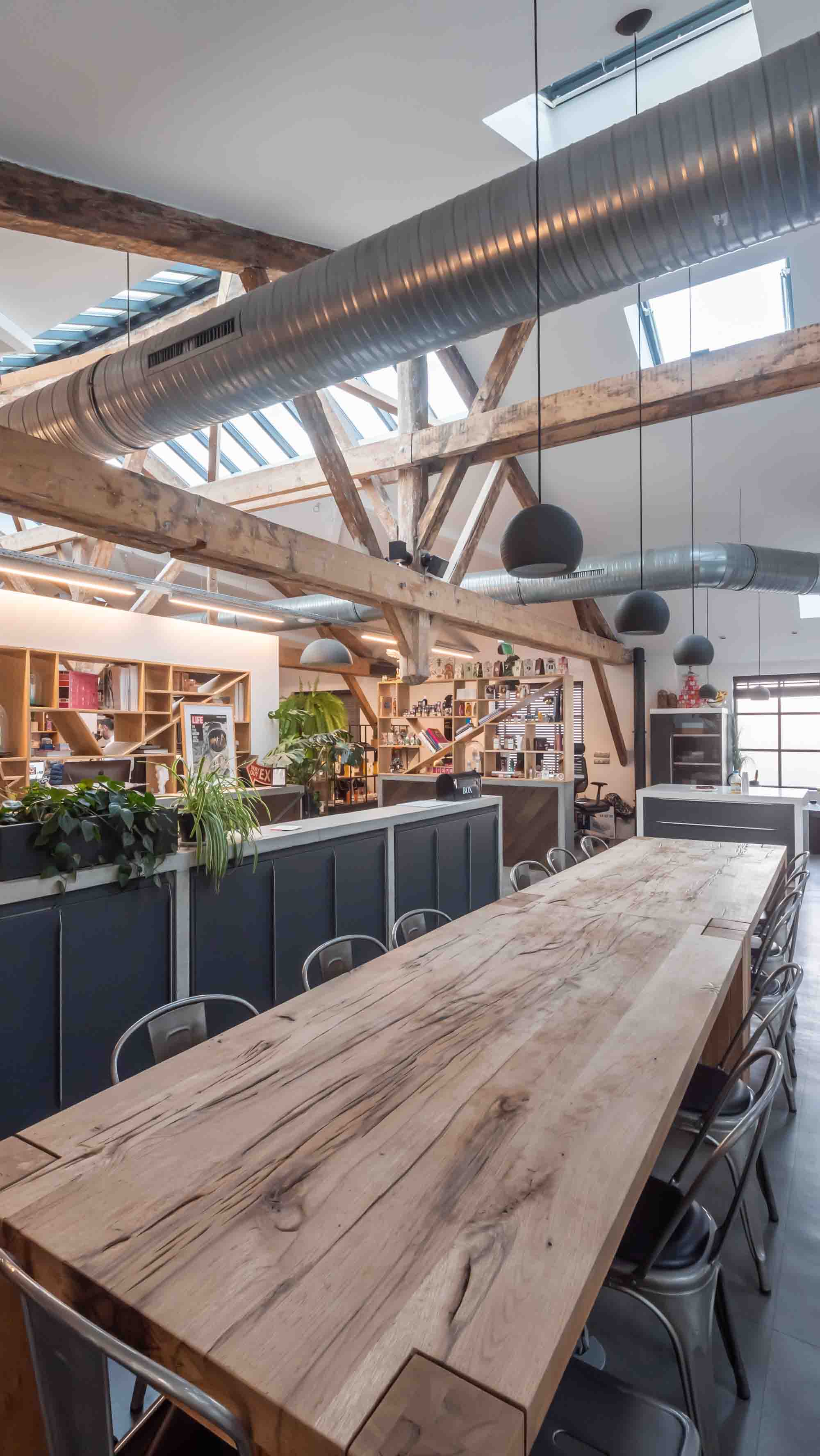 Little Agency : une usine rénovée en bureaux façon coworking