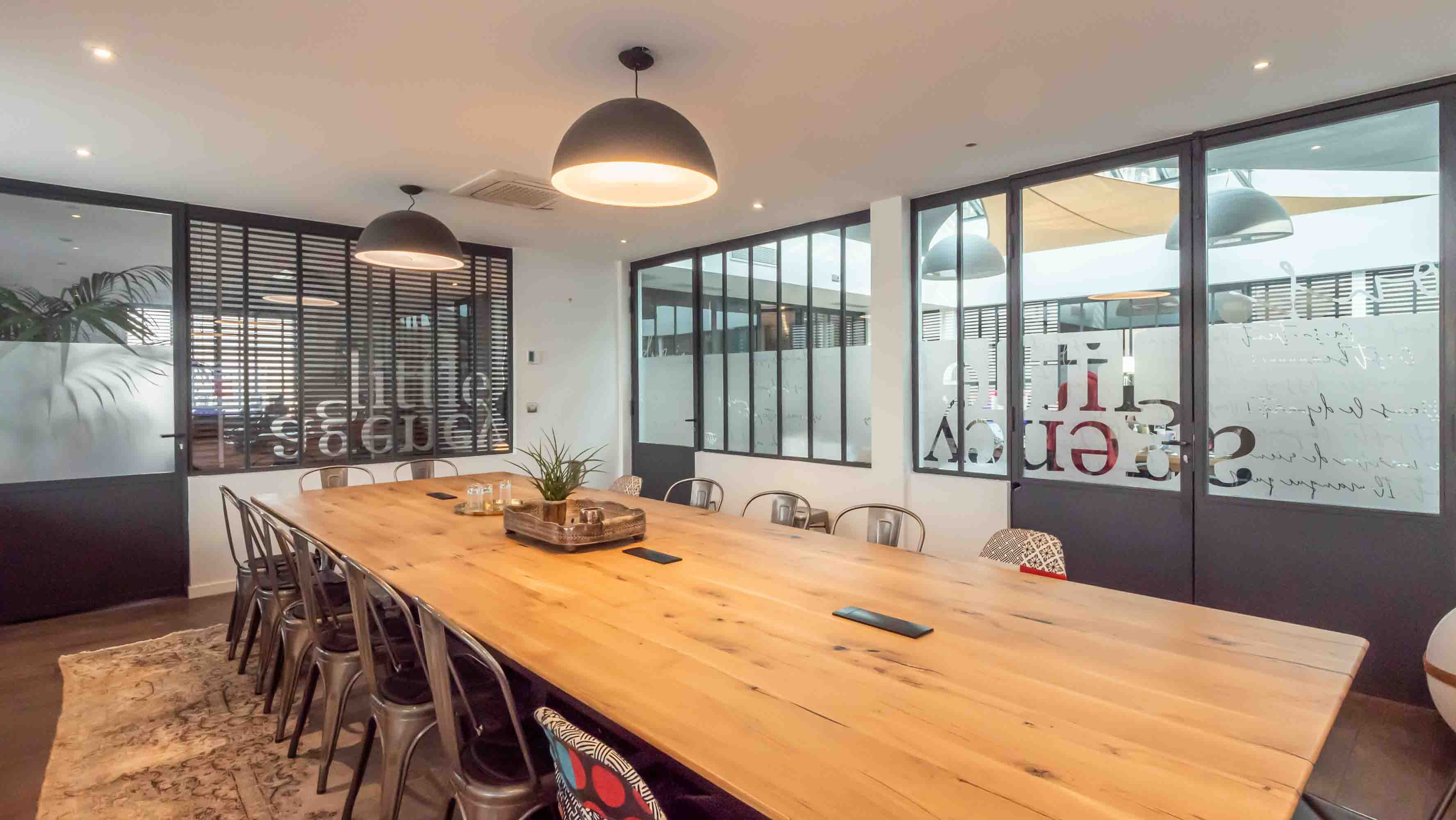 Little Agency : une usine rénovée en bureaux façon coworking