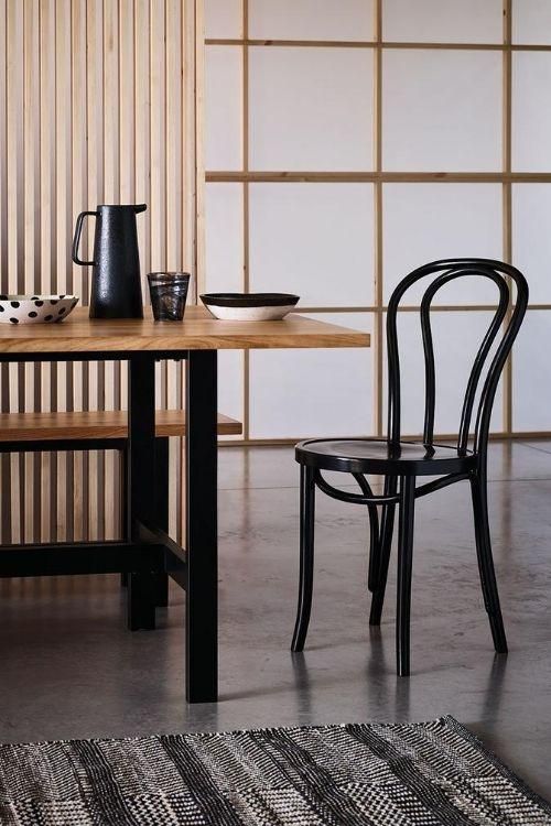 Un mélange harmonieux et élégant entre style scandinave et esprit japonais, la tendance Japandi offre une nouvelle impulsion à la décoration.