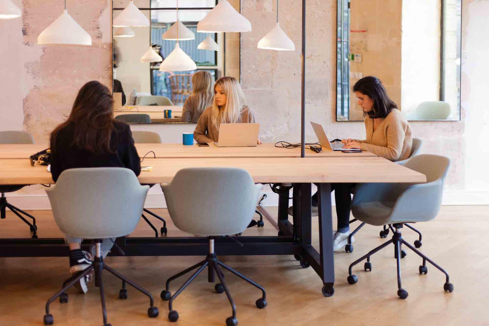 Ambiance coworking : les bureaux sur-mesure de Monnier Frères