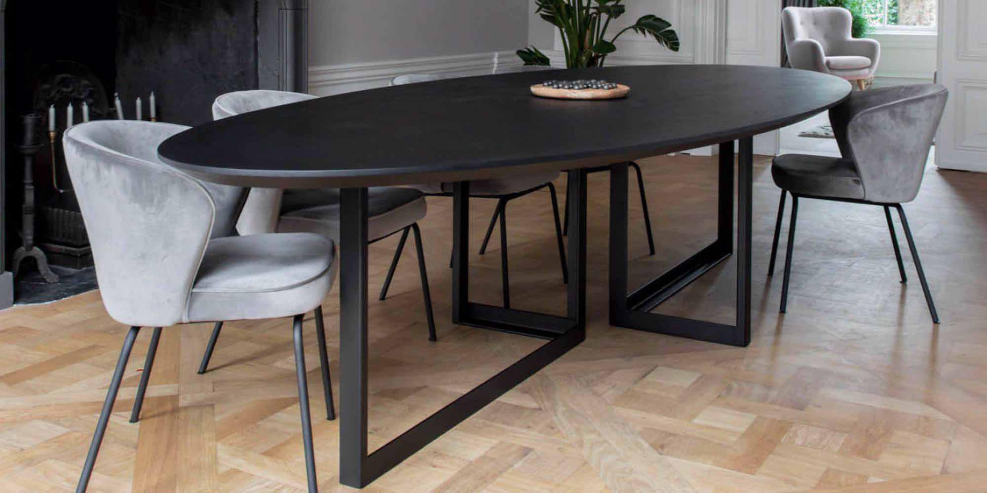 Nos nouvelles tables ovales, un design contemporain dans des formes qui changent de la table rectangulaire ! Des finitions originales, des formats ronds dans l’air du temps. 
