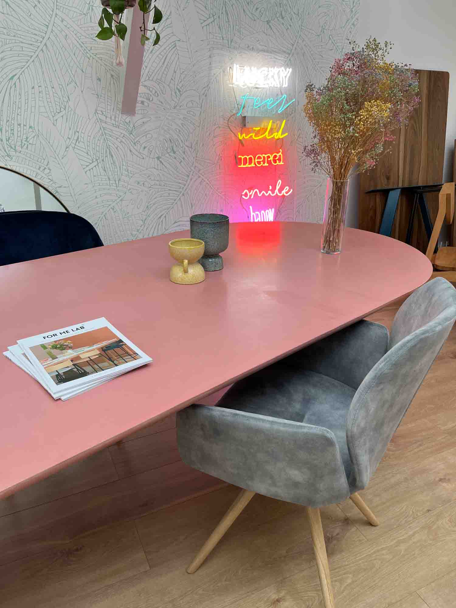 Table Carmen en béton au showroom FOR ME LAB Table Carmen en béton au showroom FOR ME LAB