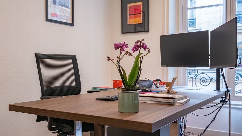 Bureau individuel avec rangements et finition noyer