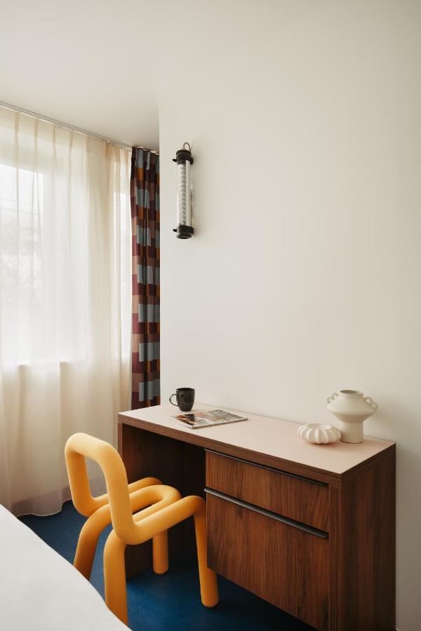 Bureau compact sur-mesure en chêne