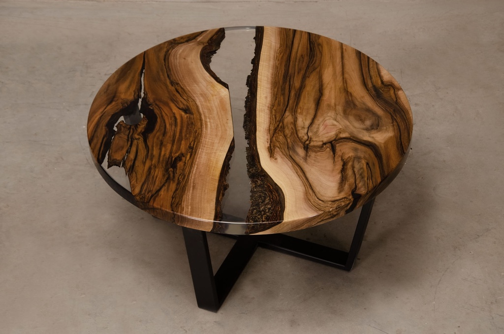 Table basse Delta en noyer massif et résine pied W 2