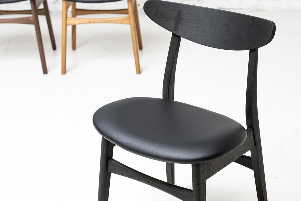 Chaise artisanale Scandinave avec assise tapissée 2