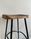 Tabouret haut artisanal sans dossier 3