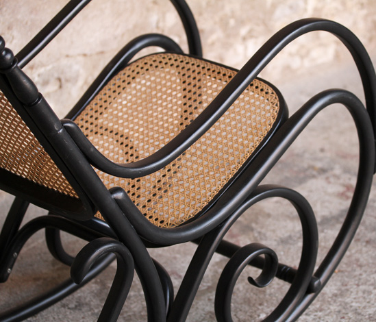 Rocking chair en bois et cannage 2