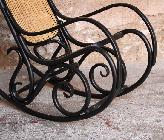 Rocking chair en bois et cannage 3