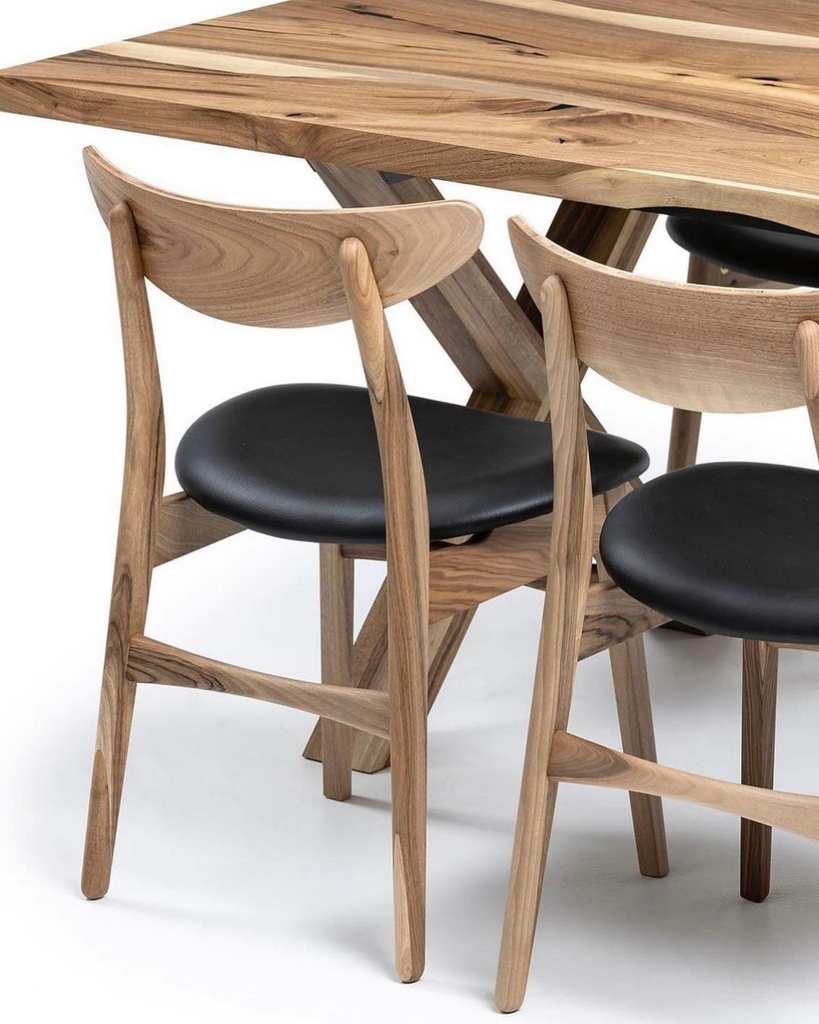 Table Hermance en noyer 2