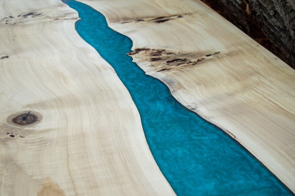 Table River orme et résine epoxy pieds U 1