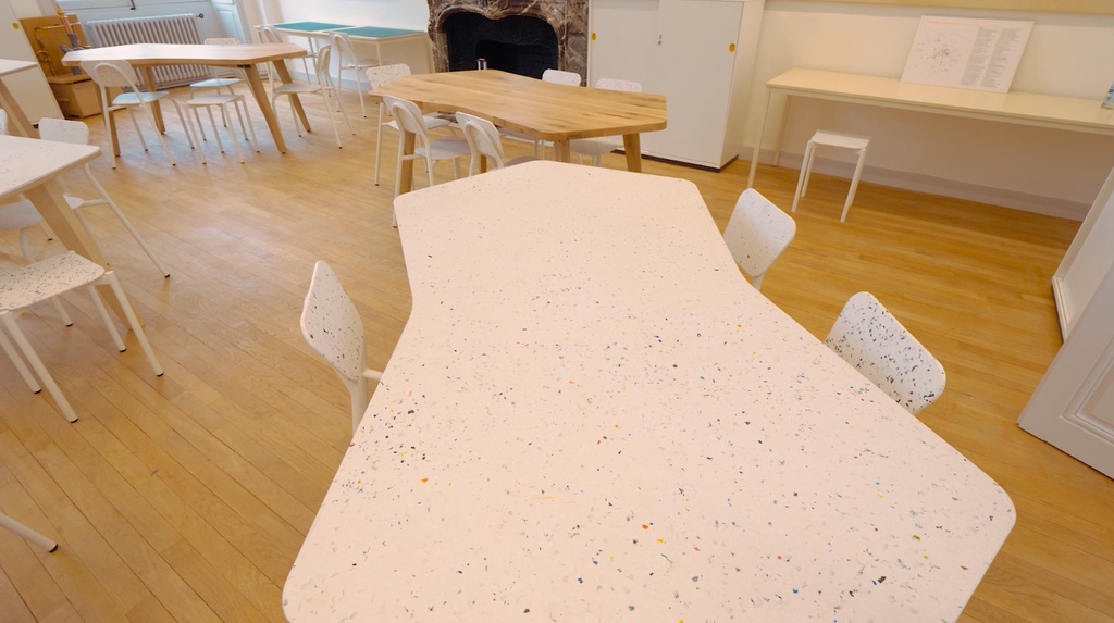 Table Api en plastique recyclé 1