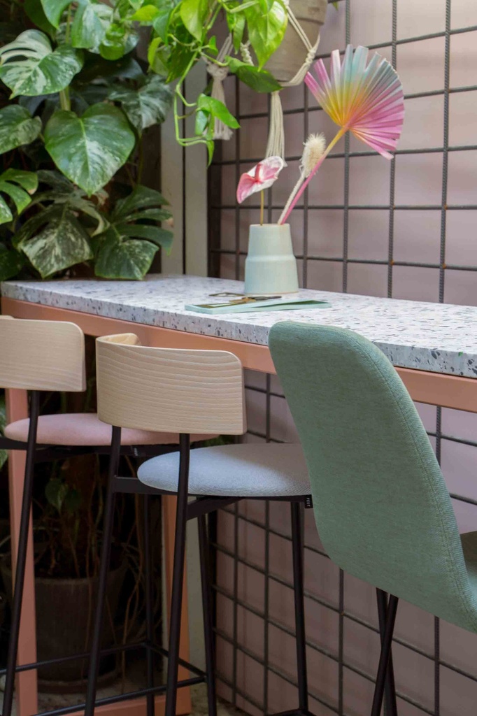 Table Flamingo convivialité haute en terrazzo 3