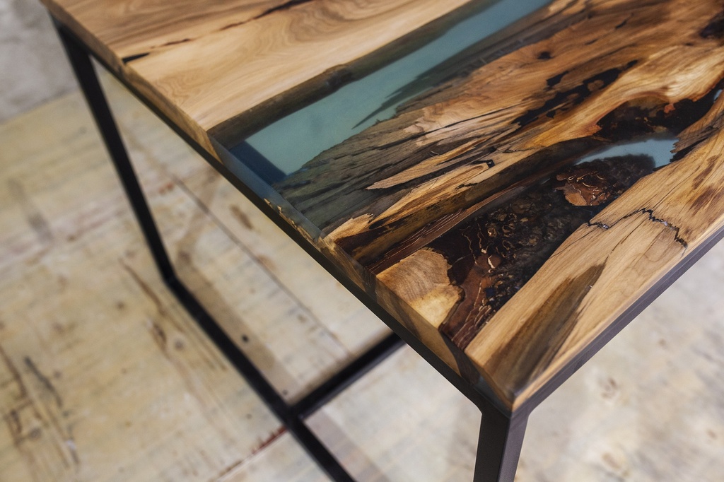 Table Wild résine epoxy pieds U inversés 2