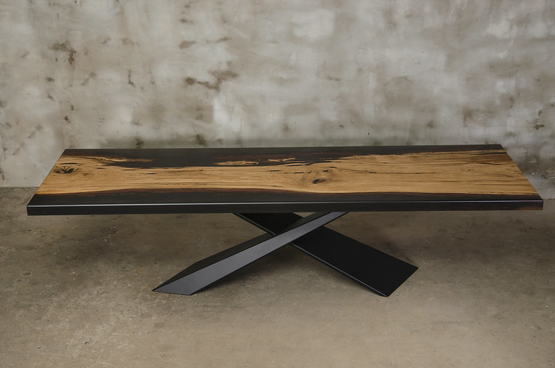 Table Monolith en résine