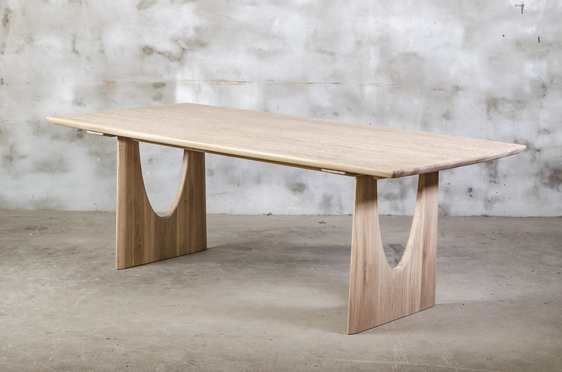 Table Wabi en chêne massif