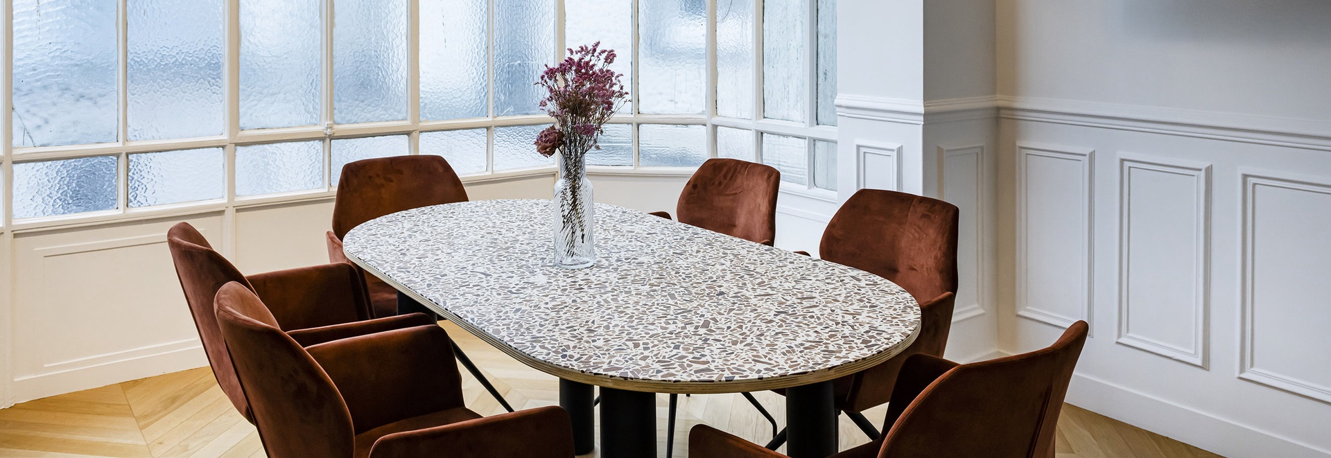 Tables en terrazzo de bois